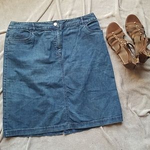 Denim miniskirt with bit of stretch